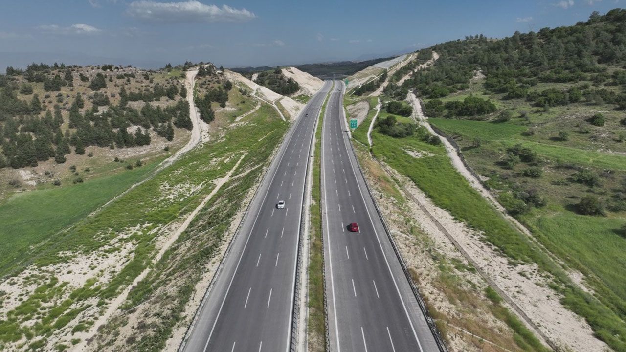 Cumhurbaşkanı Erdoğan Aydın-Denizli Otoyolu açılışını yaptı! 2 saatlik yol 55 dakika olacak - 2. Resim