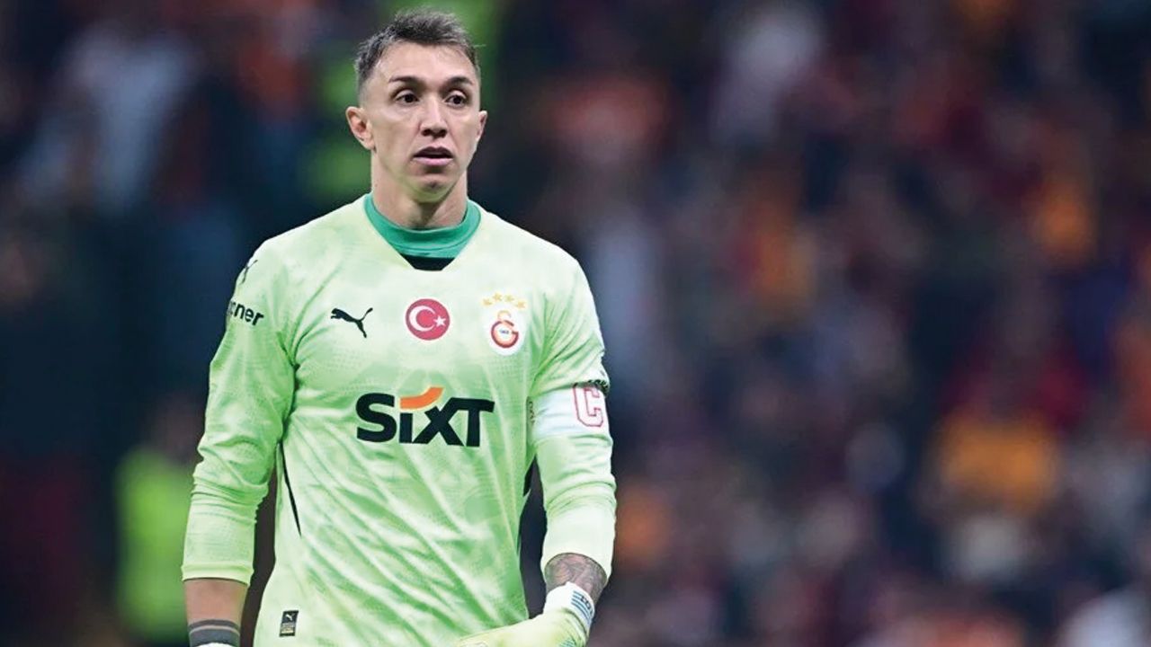 Galatasaray'a Muslera şoku! Kararını yönetime bildirdi - 1. Resim