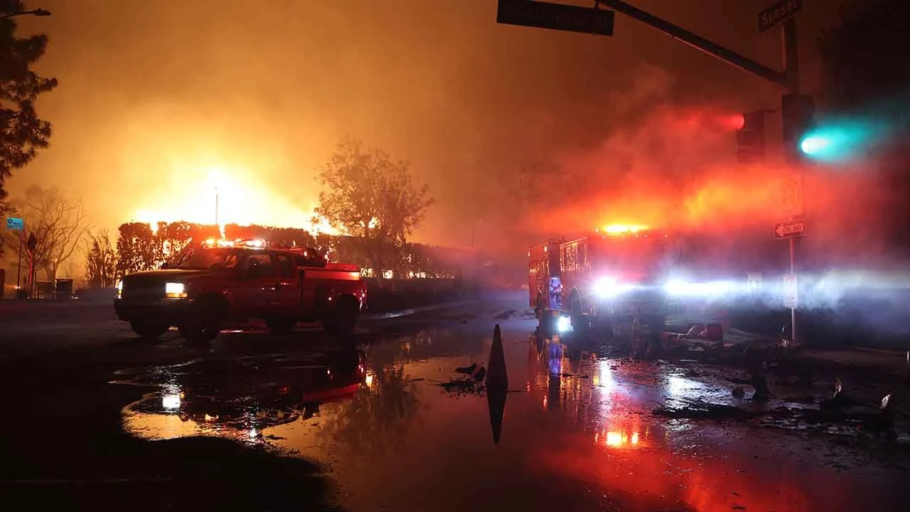 Los Angeles alevler altında! ABD tarihinin en maliyetli yangınlarından olabilir - 2. Resim
