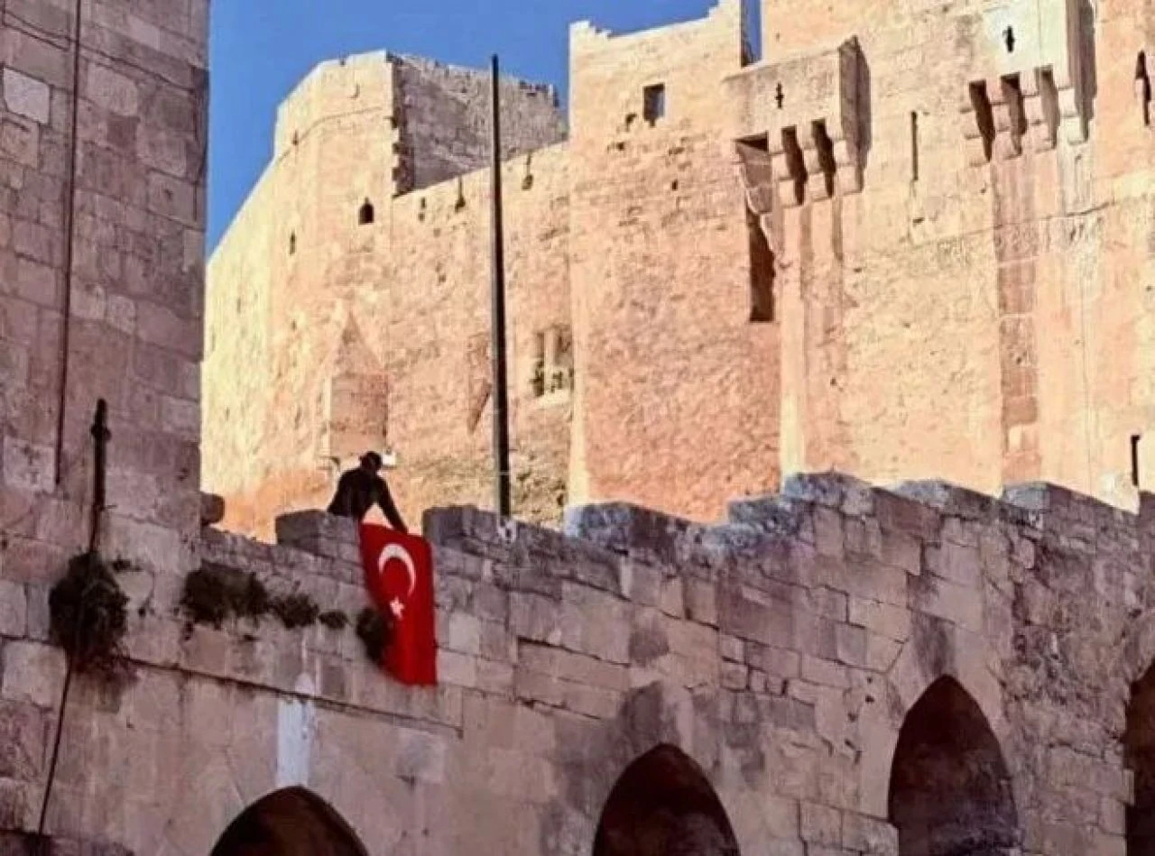 Son dakika | Cumhurbaşkanı Erdoğan'dan muhalefete Halep eleştirisi! 'Türk bayrağı neden rahatsız ediyor' - 1. Resim