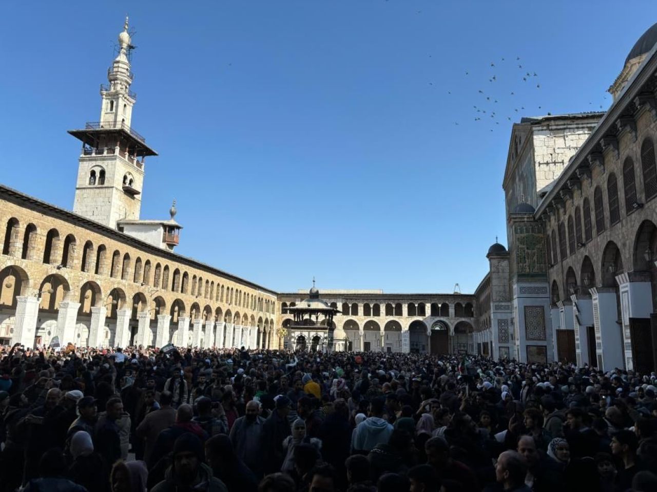 Son dakika | Şam Emevi Camii’nde izdiham! Ölü ve yaralılar var - 4. Resim