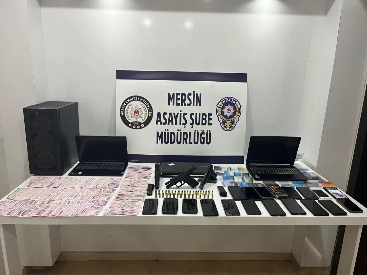 Yüzlerce vatandaşı dolandırdılar!190 milyonluk vurguna polis darbesi - 1. Resim