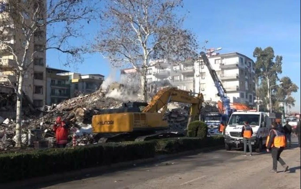 6 Şubat depreminde yıkılan Bilge Sitesi davası: MHP'li eski belediye başkanı için tepki çeken karar - 1. Resim