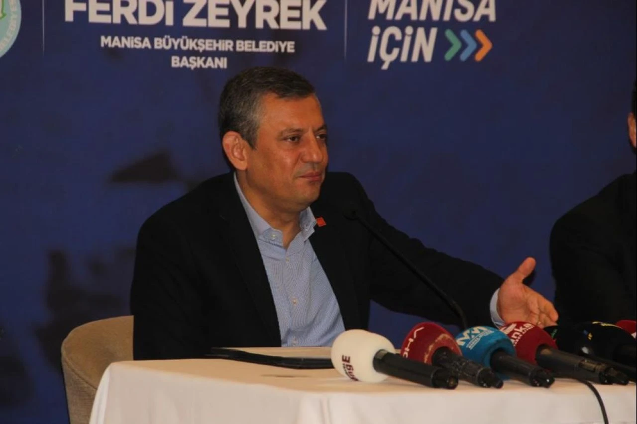 CHP Genel Başkanı Özgür Özel’den fezleke cevabı: Vız gelir tırıs gider!