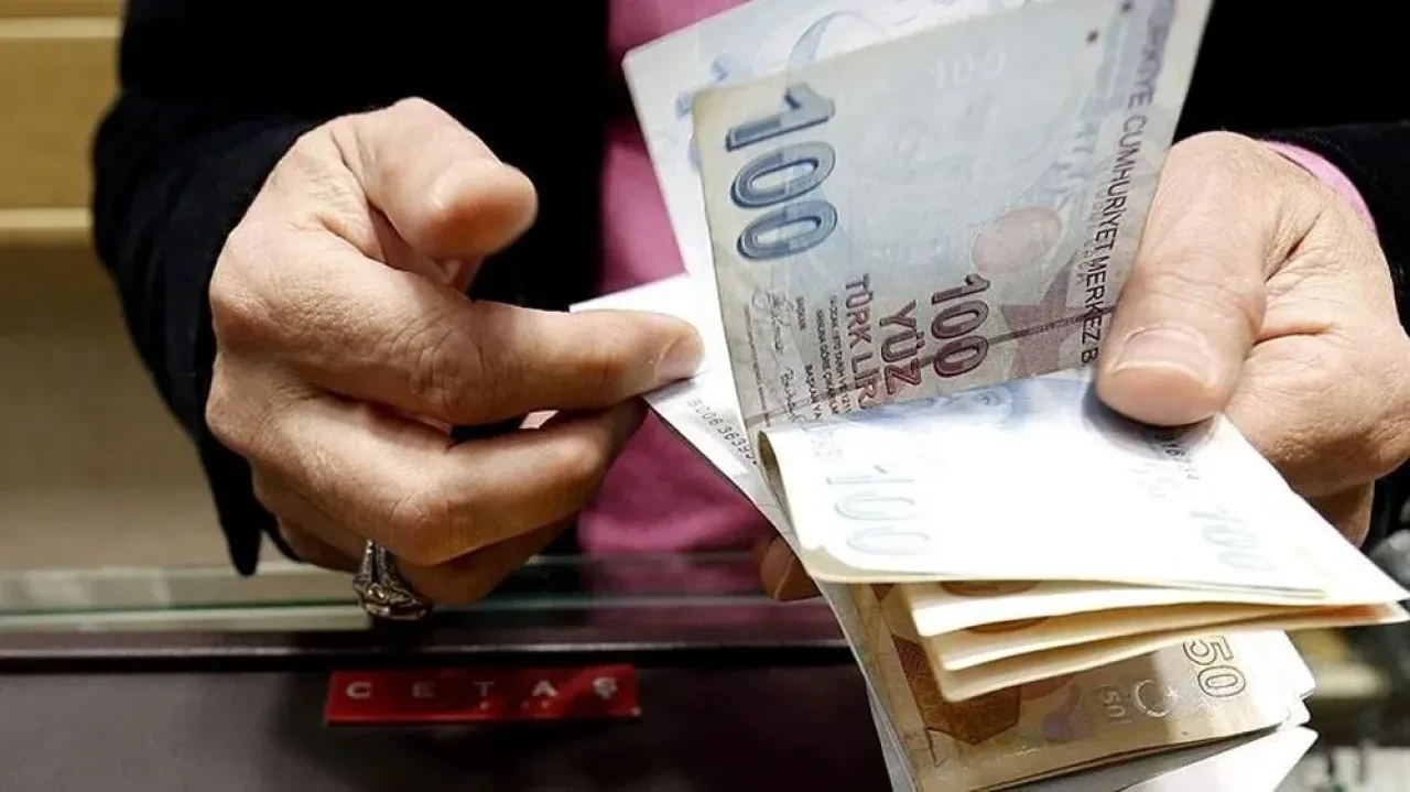 2025 emekli bayram ikramiyesi ne zaman yatacak? Emekli bayram ikramiyesinin kaç lira olacağı araştırılıyor