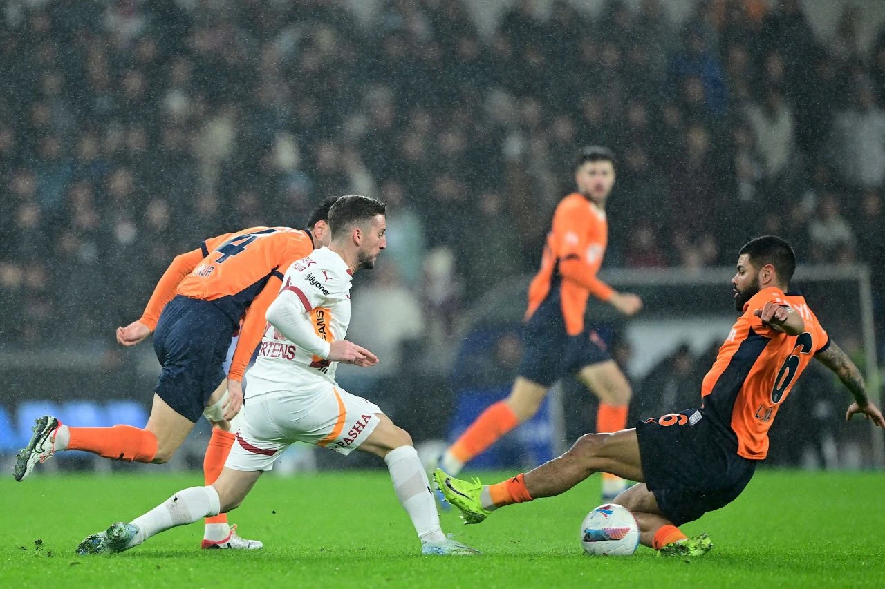 Galatasaray Başakşehir'i 2-1 mağlup etti!
