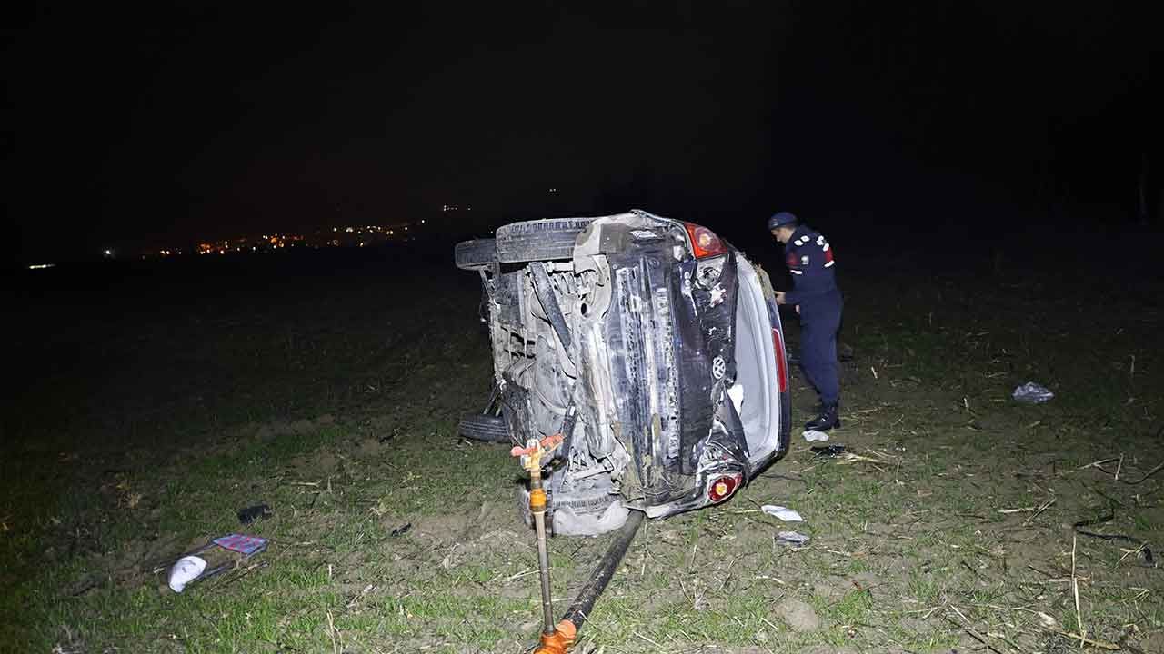 Bursa'da feci kaza: Otomobil takla atara tarlaya uçtu - 1. Resim