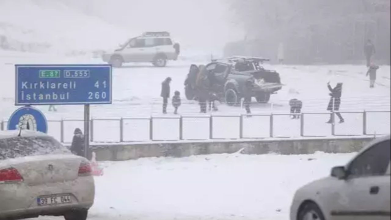 İstanbul’a kar ne zaman gelecek? Meteoroloji uyarmıştı kar başladı