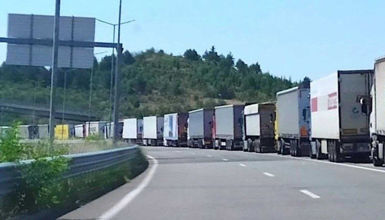 Schengen'e giren Bulgaristan'da ucuz benzin akını! Arabasını alan sınırı geçiyor