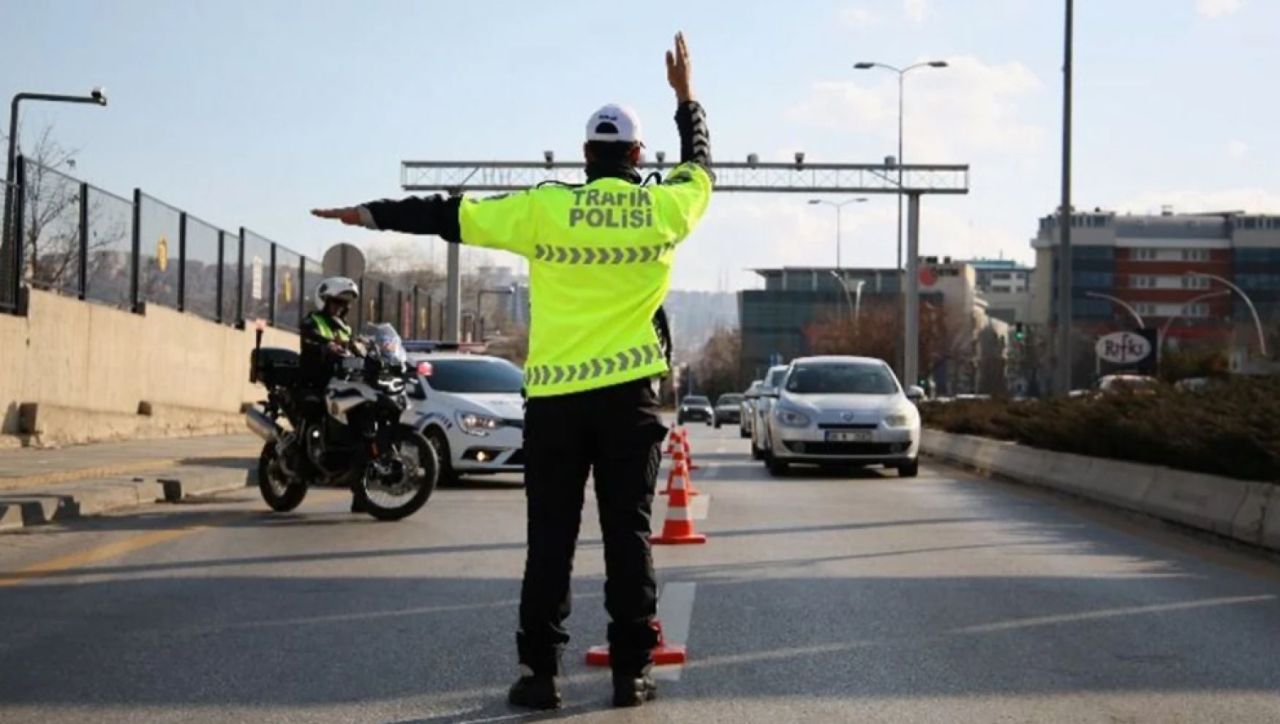 Trafikte büyük denetim, ceza yağdı! Sürücüler en çok o kuralı çiğniyor - 1. Resim