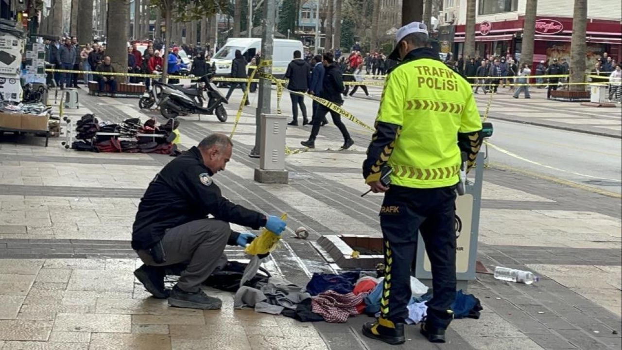 CHP binası önünde bomba paniği! Sırt çantası fünyeyle patlatıldı - 3. Resim