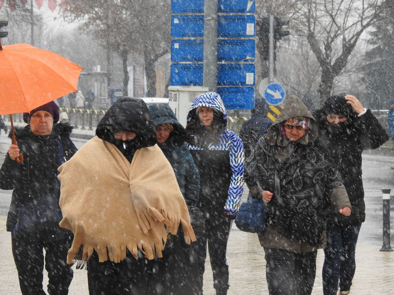 İBB, AKOM verisiyle gün verip uyardı! İstanbul'da kapıya dayandı, hava 10 derece kadar düşecek - 1. Resim