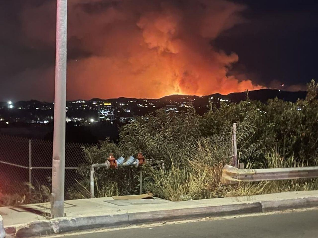 Los Angeles yangınlarında acı bilanço ağırlaşıyor! Trump 'Her yerde ölüm var' diyerek isyan etti - 6. Resim