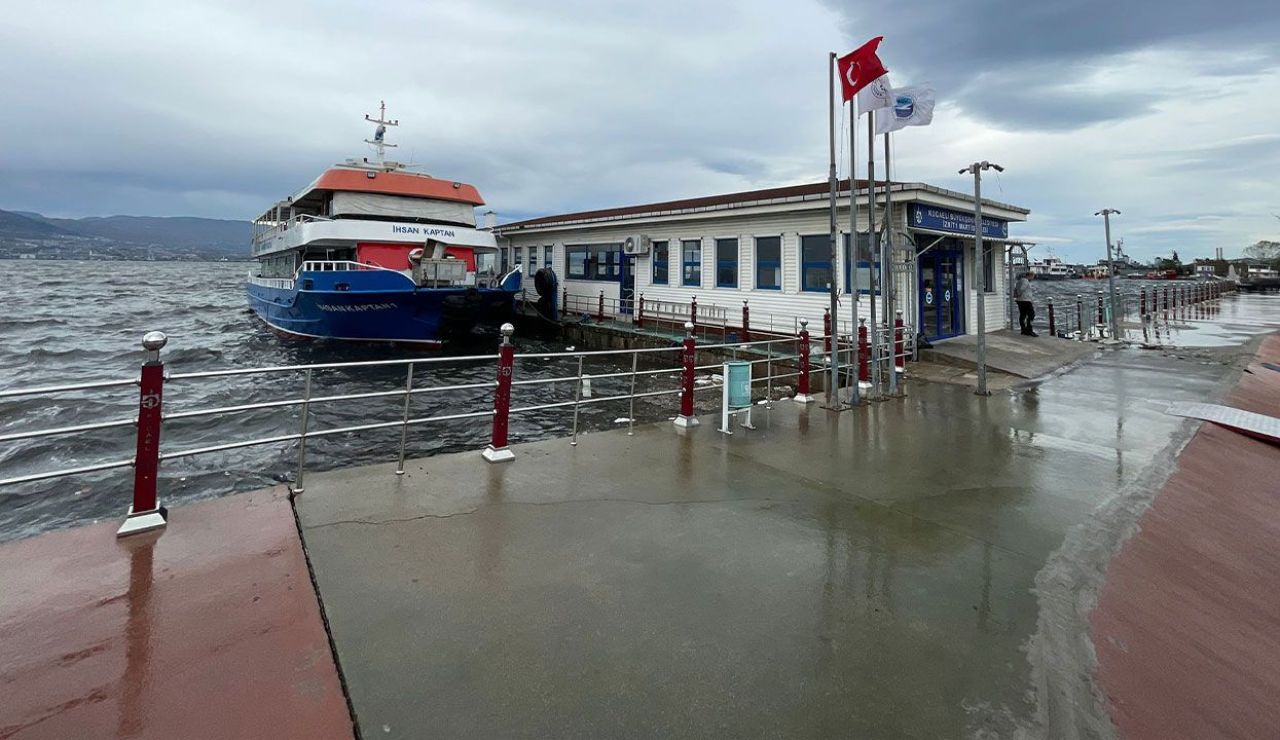 Marmara'da deniz ulaşımına fırtına engeli: 5 ilde seferler iptal edildi - 3. Resim