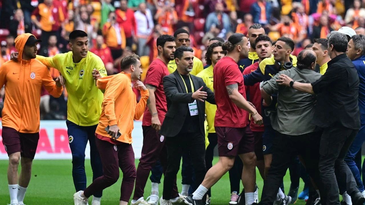 Olaylı Galatasaray-Fenerbahçe derbisine ilişkin davada ara karar! Mert Müldür ifade verecek