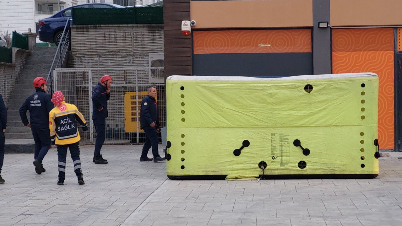 Samsun'da yürekleri ağza getiren olay: Kadın avukat 12. kattan intihara kalkıştı - 2. Resim