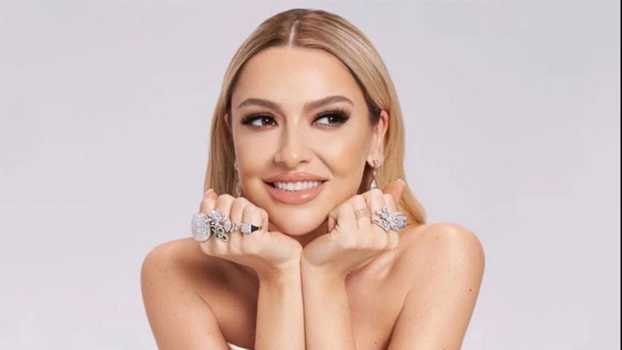 Hadise aşka geldi! Sevgilisi Şenol Sönmez ile ilk karesini paylaştı