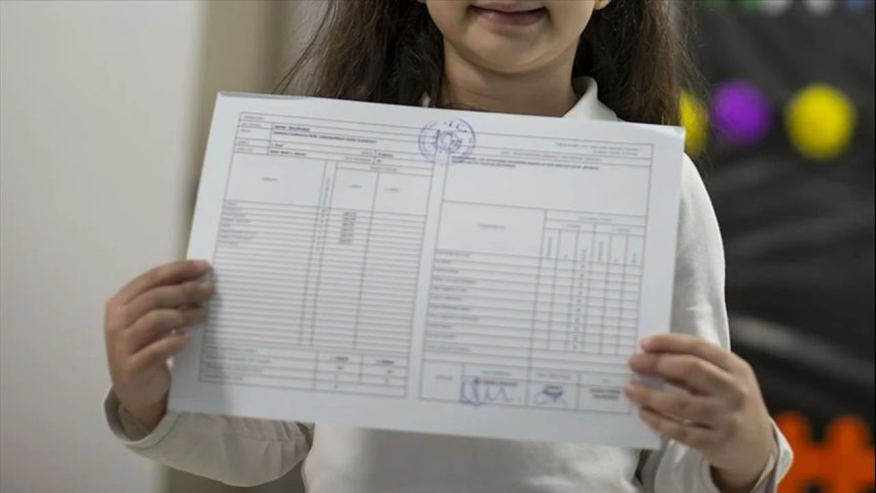 İlkokulda karne verilecek mi? Türkiye Yüzyılı Maarif Modeli kapsamında değişikliğe gidilmişti