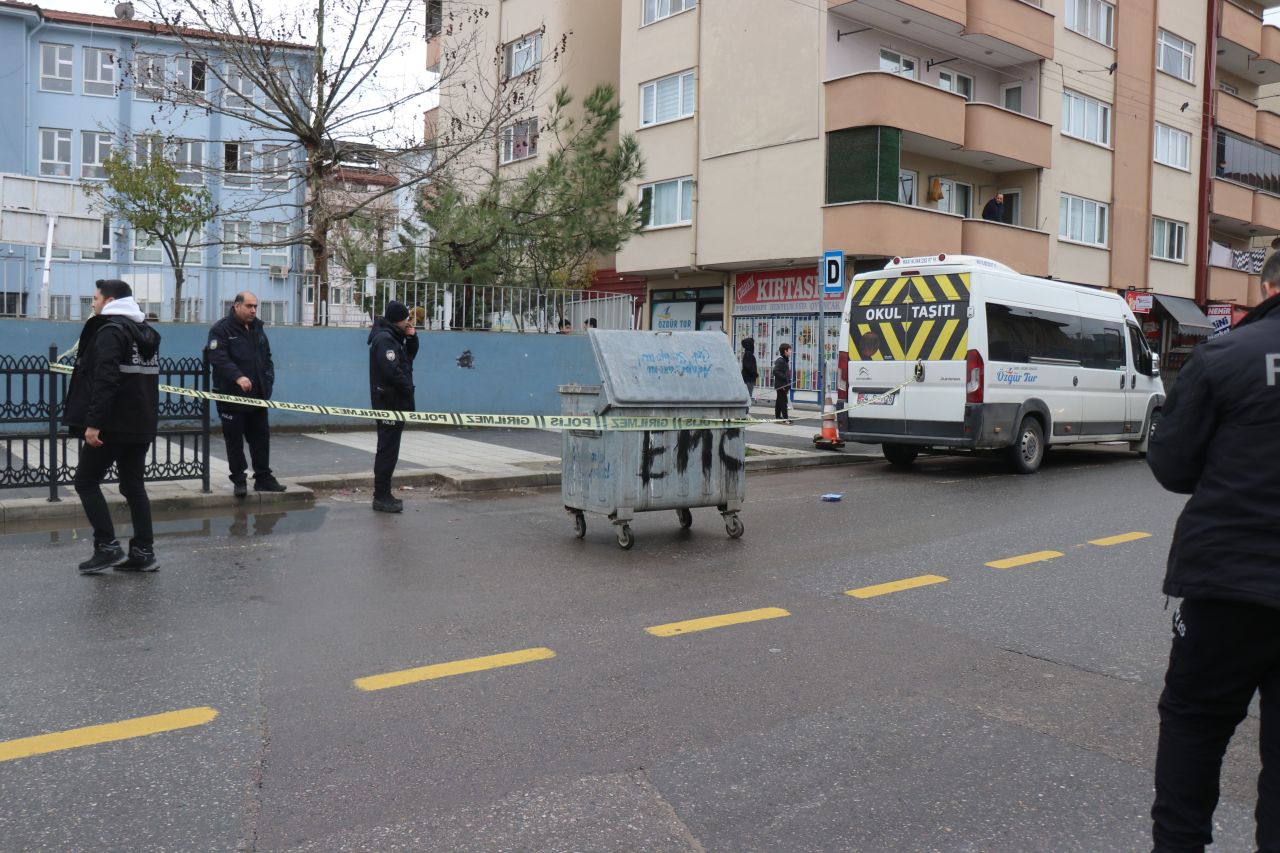 Sakarya'da okul önünde dehşete düşüren olay! Kurşun yağdırdı - 2. Resim