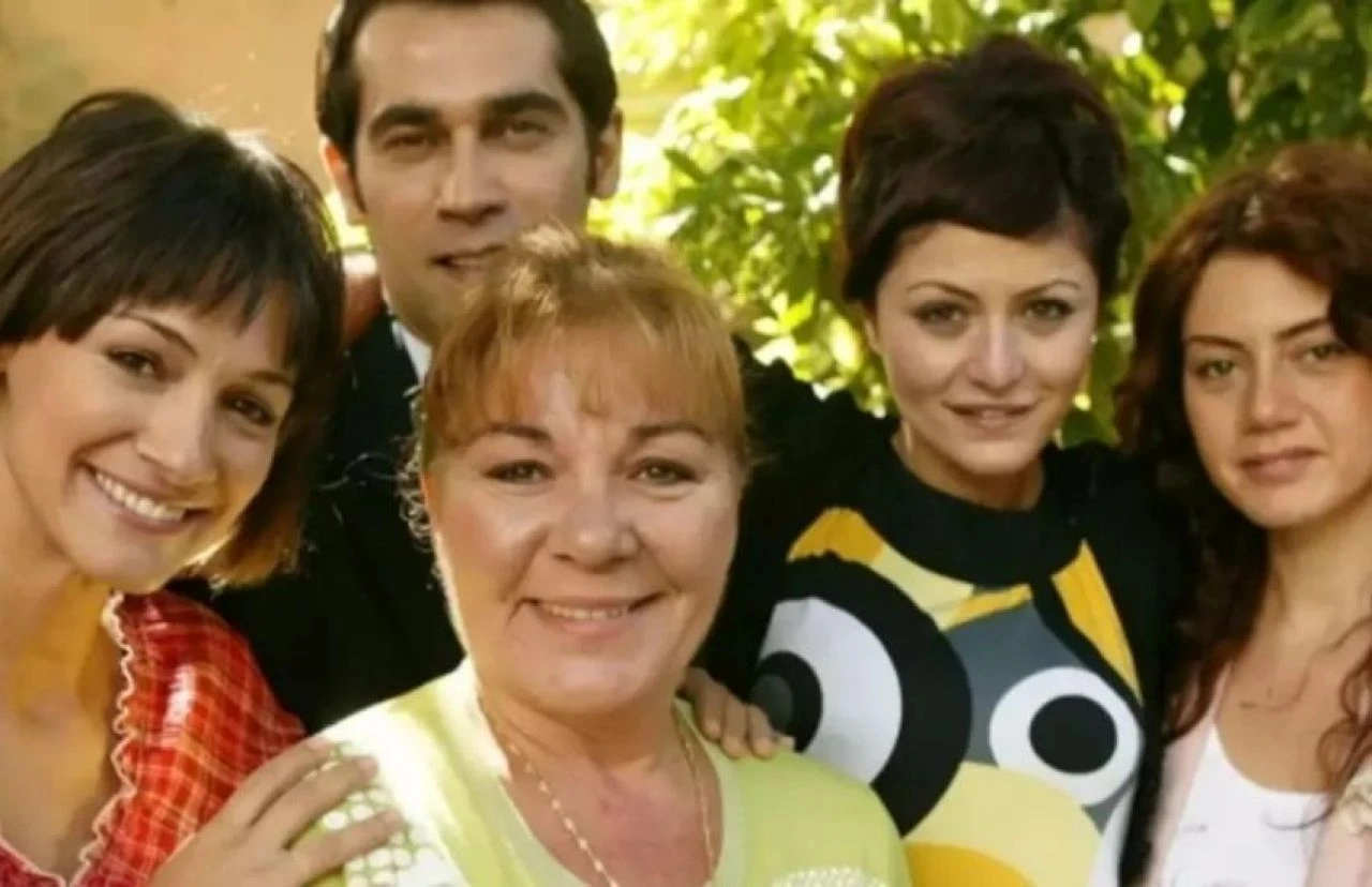 Bedia Ener cenazesine katılmayan Fahriye Evcen, Gökçe Bahadır, Deniz Çakır'a Halil Ergün'den sitem: Ben de görüşmüyorum - 1. Resim