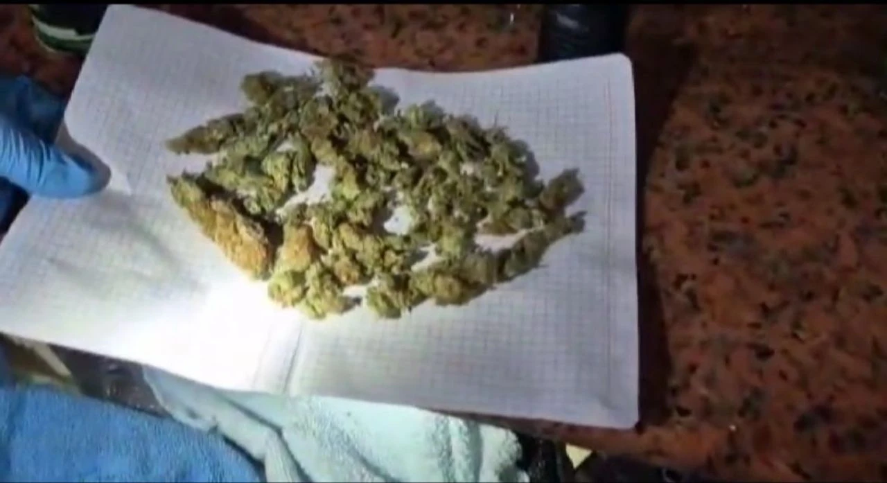 Ekipler gördükleri manzaraya inanamadı! Evi özel üretim uyuşturucu fabrikasına çevirmişler