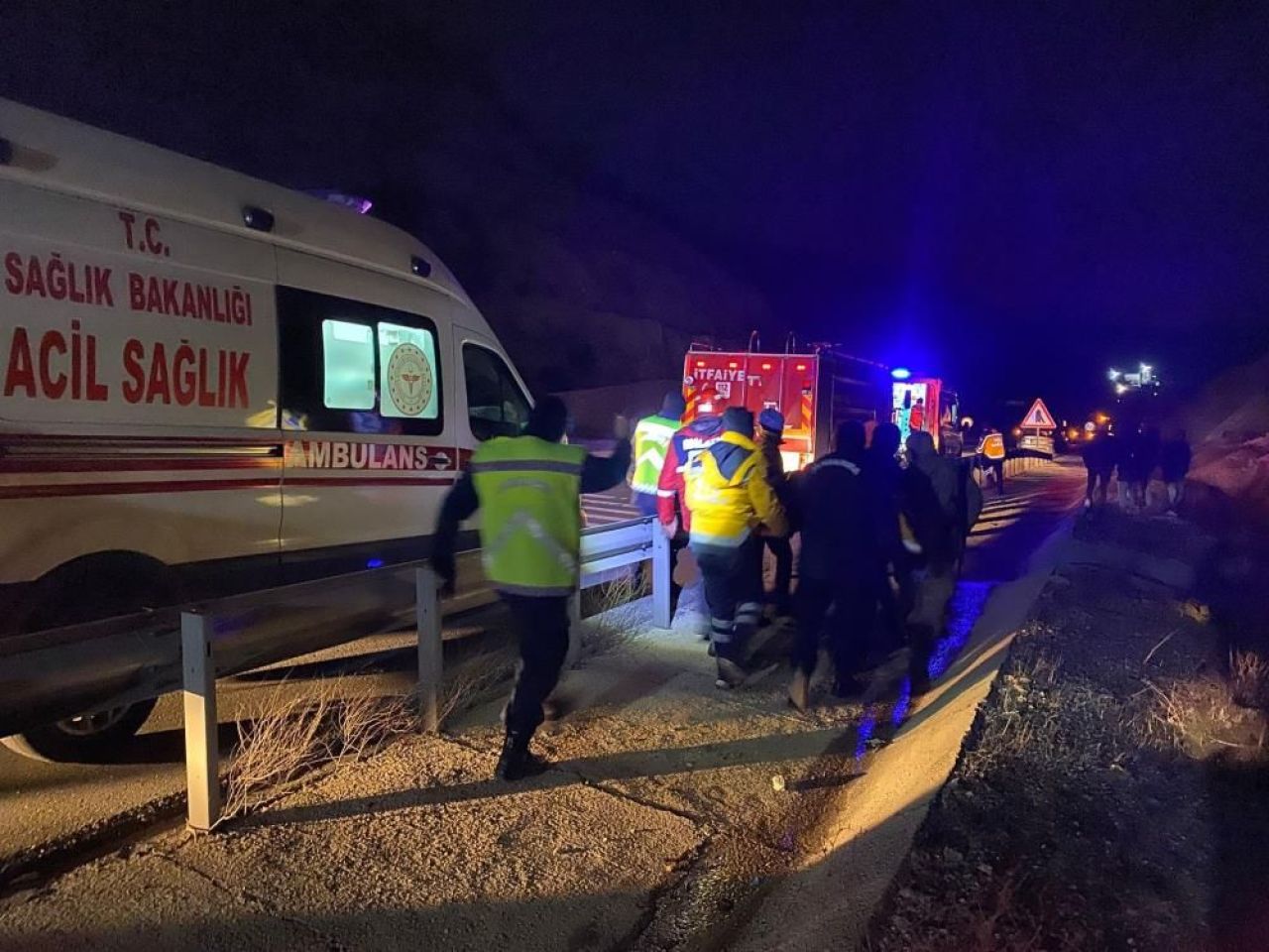 Malatya'da tünel çıkışı feci kaza! Tır devrildi: 2 ölü, 1 yaralı - 2. Resim