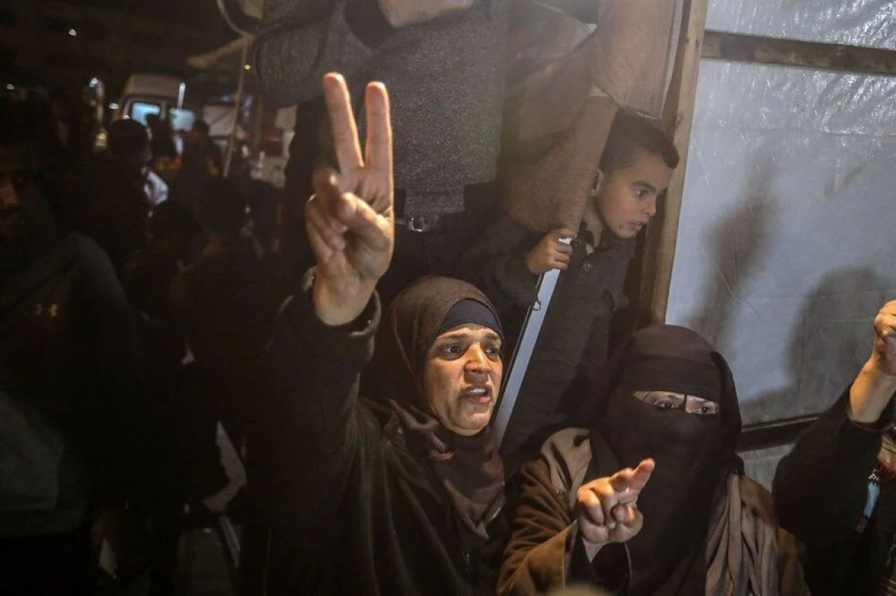 Ateşkes duyurusunun ardından İsrail'in katliamları durmadı! Filistinliler hem korkuyu hem sevinci bir arada yaşıyor - 4. Resim