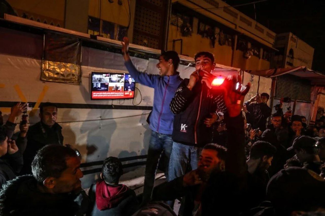 İsrail ile Hamas arasındaki ateşkes şartları belli oldu! Gazzeliler sokaklarda gözleri yaşlı kutladılar - 12. Resim