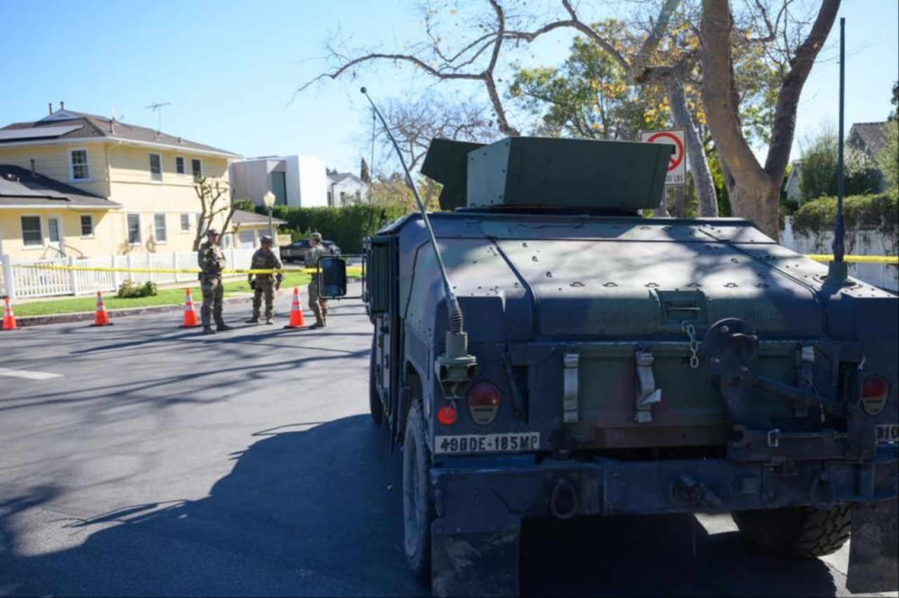 Los Angeles yangınlarında küller arasında insan kalıntıları aranıyor: Vahşi Batı'da gibiyiz - 6. Resim