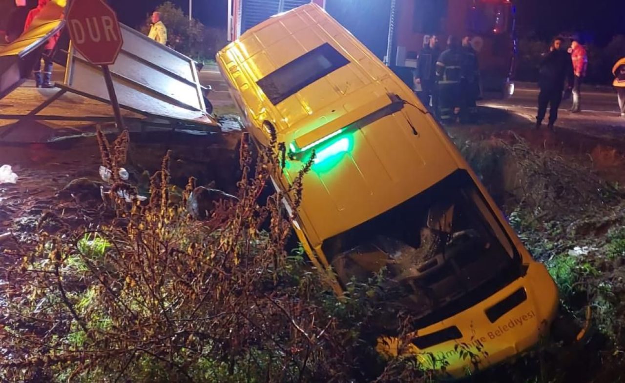 Samsun'da cenaze aracı sulama kanalına devrildi: Çok sayıda yaralı var - 3. Resim