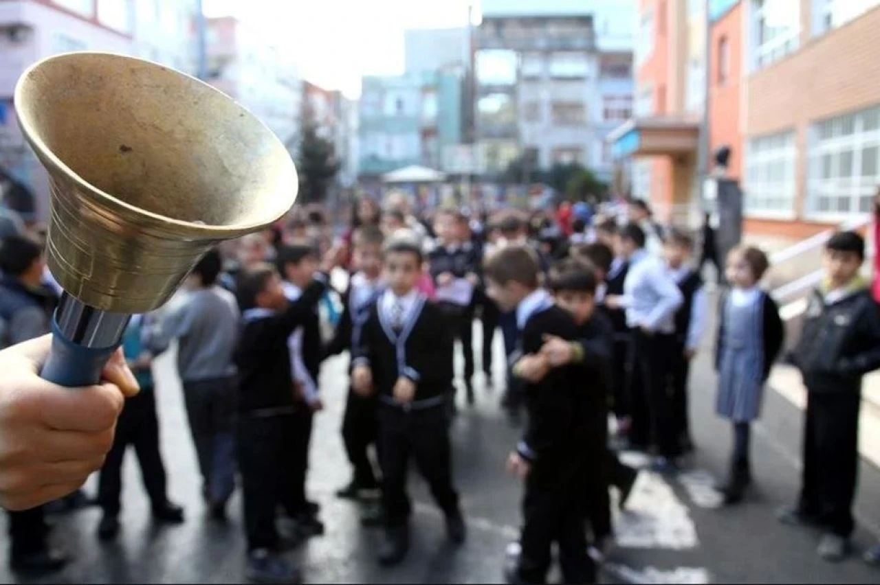 2025 ikinci ara tatil ne zaman? İkinci dönem Nisan ara tatili tarihi merak konusu oldu