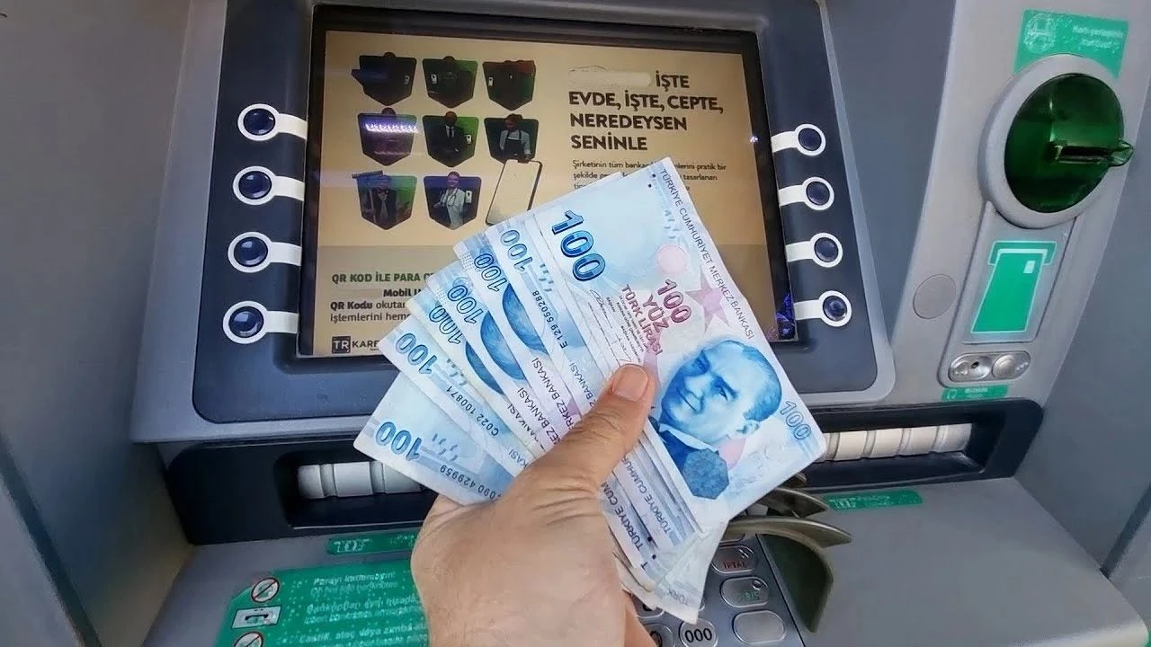 Bankalardan sürpriz ATM kararı! Para çekme limitleri değişti Bankalardan sürpriz ATM kararı! Para çekme limitleri değişti - 1. Resim