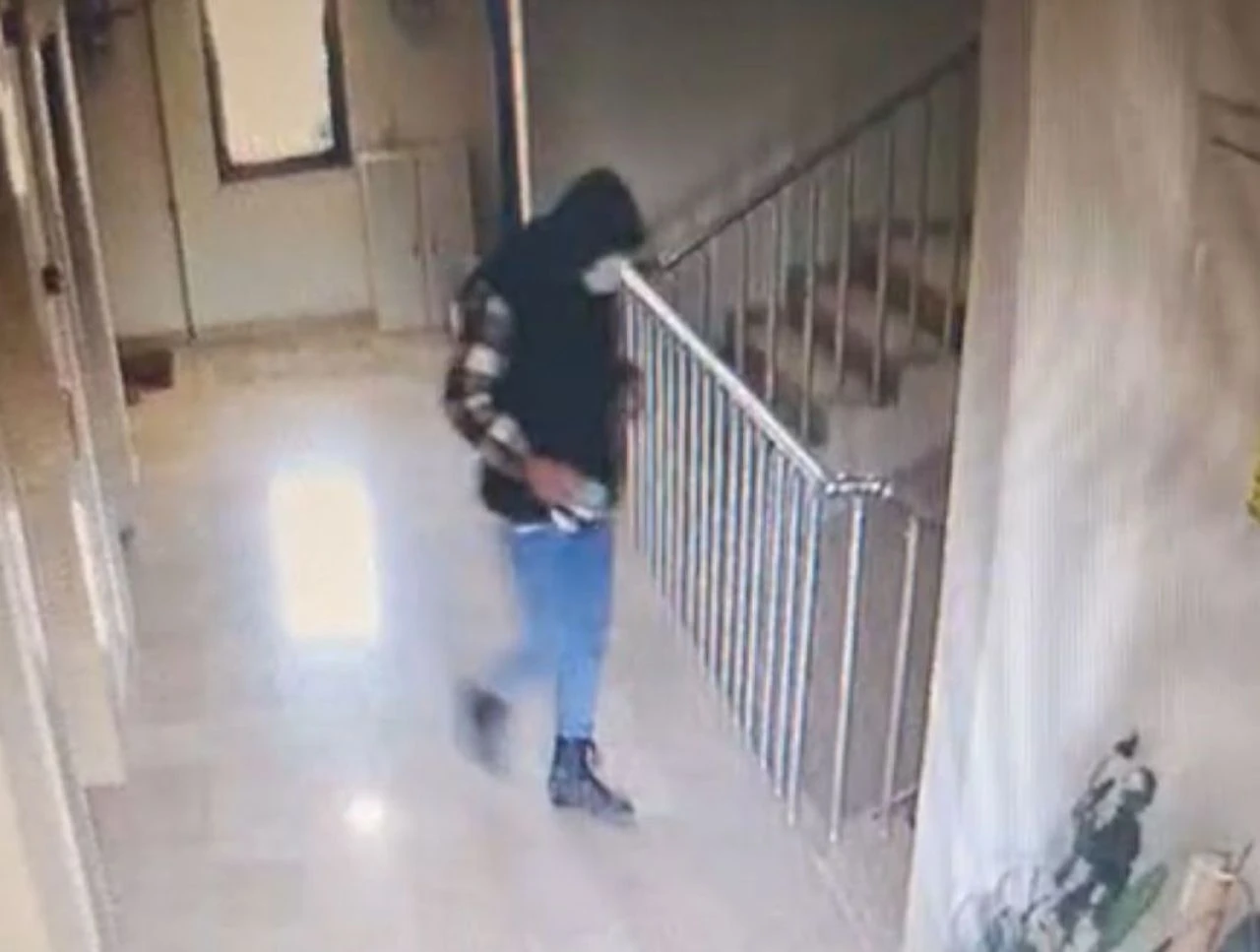 Emekli kadını dolandırıp parasıyla alem yaptılar! Polis adım adım izleyip kıskıvrak yakaladı - 2. Resim