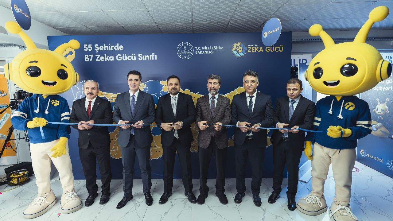 Turkcell Zekâ Gücü Projesi’nin yeni sınıfı Elbistan’da açıldı