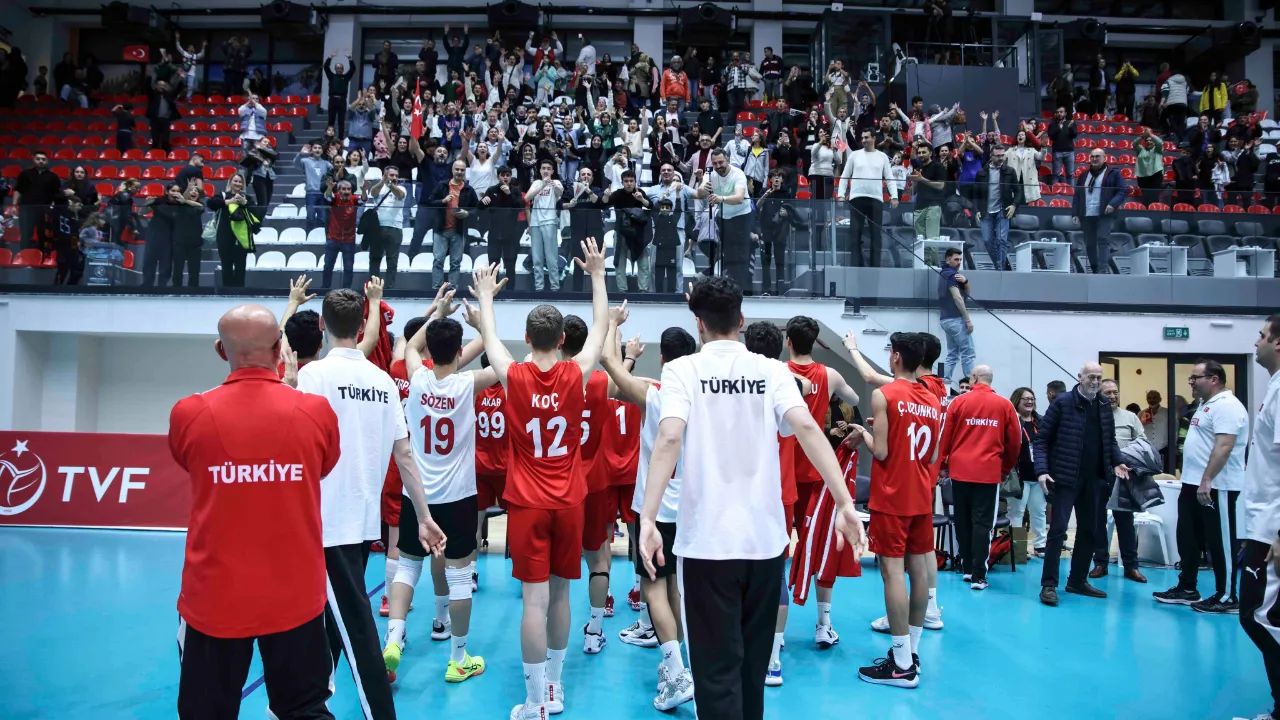 16 Yaş Altı Erkek Milli Voleybol Takımı, Avrupa Şampiyonası'na finallerine gidecek!