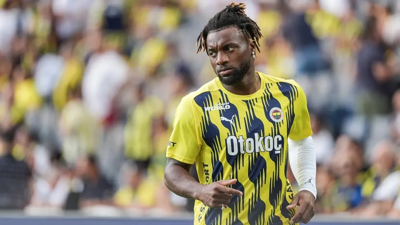 Allan Saint-Maximin Adana Demirspor-Fenerbahçe maçında neden oynamadığı gündem oldu - 1. Resim
