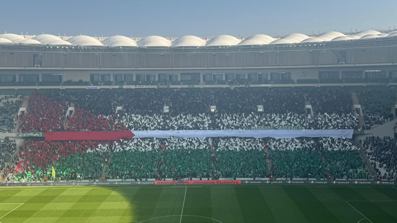 Bursaspor taraftarlarından Filistin koreografisi!