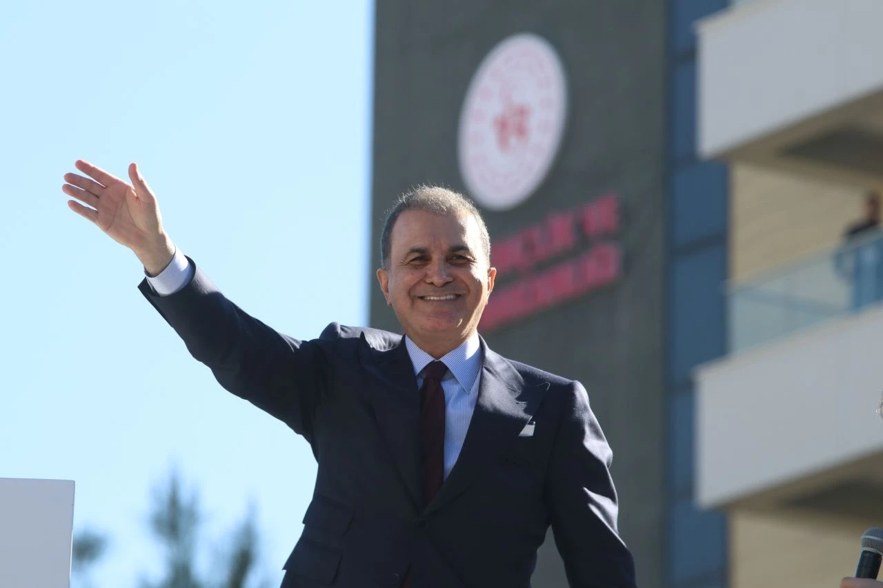 Ömer Çelik'ten Özgür Özel'e 'kırmızı kart' göndermesi: Sen orta hakem değilsin