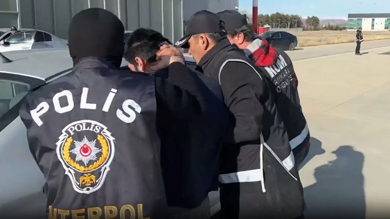 Son dakika | Kırmızı bültenle aranan organize suç örgütü elebaşı Ercan Yılmaz Türkiye'ye getirildi - 4. Resim