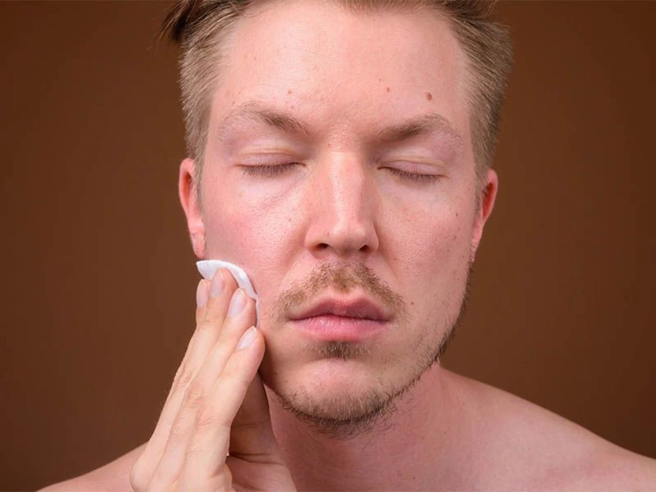 Yüzdeki kızarıklık neden olur ve nasıl geçer? Yüzdeki kızarıklığa ne iyi gelir? - 4. Resim