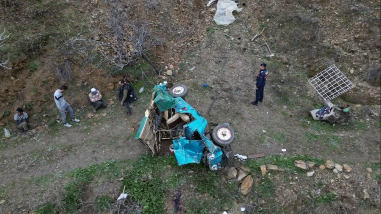 Aydın'da işçileri taşıyan araç uçuruma yuvarlandı: Ölü ve yaralılar var - 1. Resim