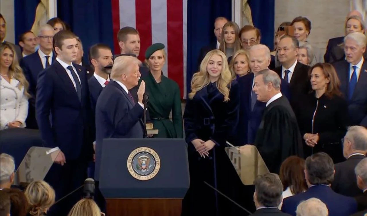 Donald Trump başkanlık koltuğuna oturur oturmaz Biden politikalarını sildi attı! İşte yeni kararlar ve tartışmalı adımlar - 1. Resim