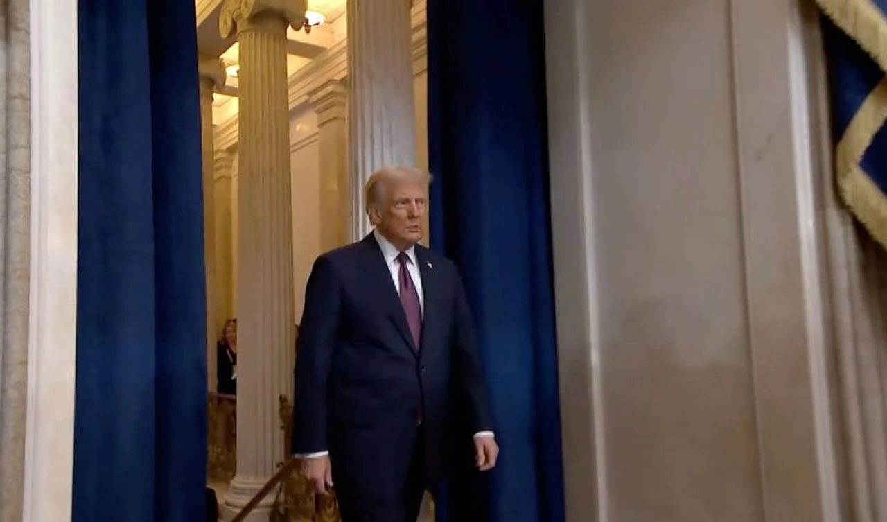 Donald Trump başkanlık koltuğuna oturur oturmaz Biden politikalarını sildi attı! İşte yeni kararlar ve tartışmalı adımlar - 4. Resim