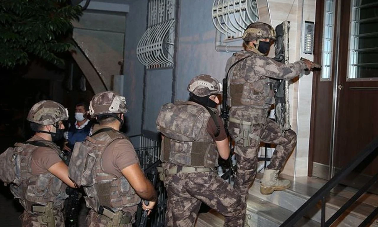 İstanbul merkezli 6 ilde MLKP operasyonu! Çok sayıda kişi gözaltına alındı - 1. Resim