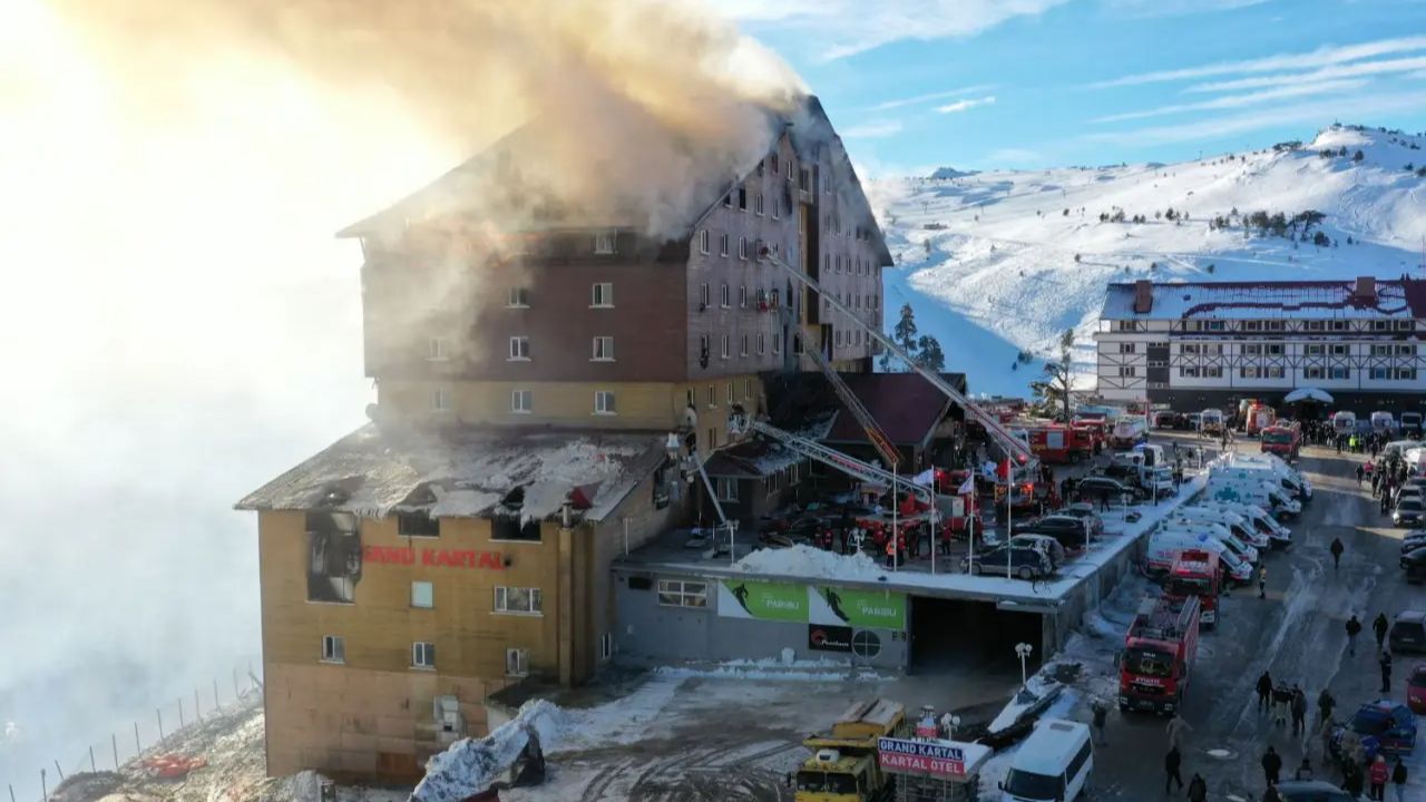 Kartalkaya otel yangını neden ve nasıl çıktı? Bolu Kartalkaya’da yanan otel ile ilgili son gelişmeler