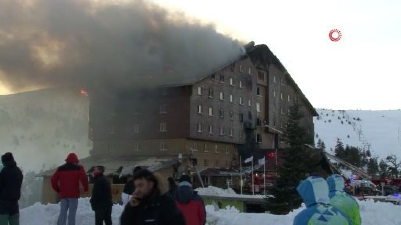 Kartalkaya'da can pazarı! Çarşafları birbirine bağlayıp camdan sarktılar:'İnemiyoruz, yardım edin' - 1. Resim