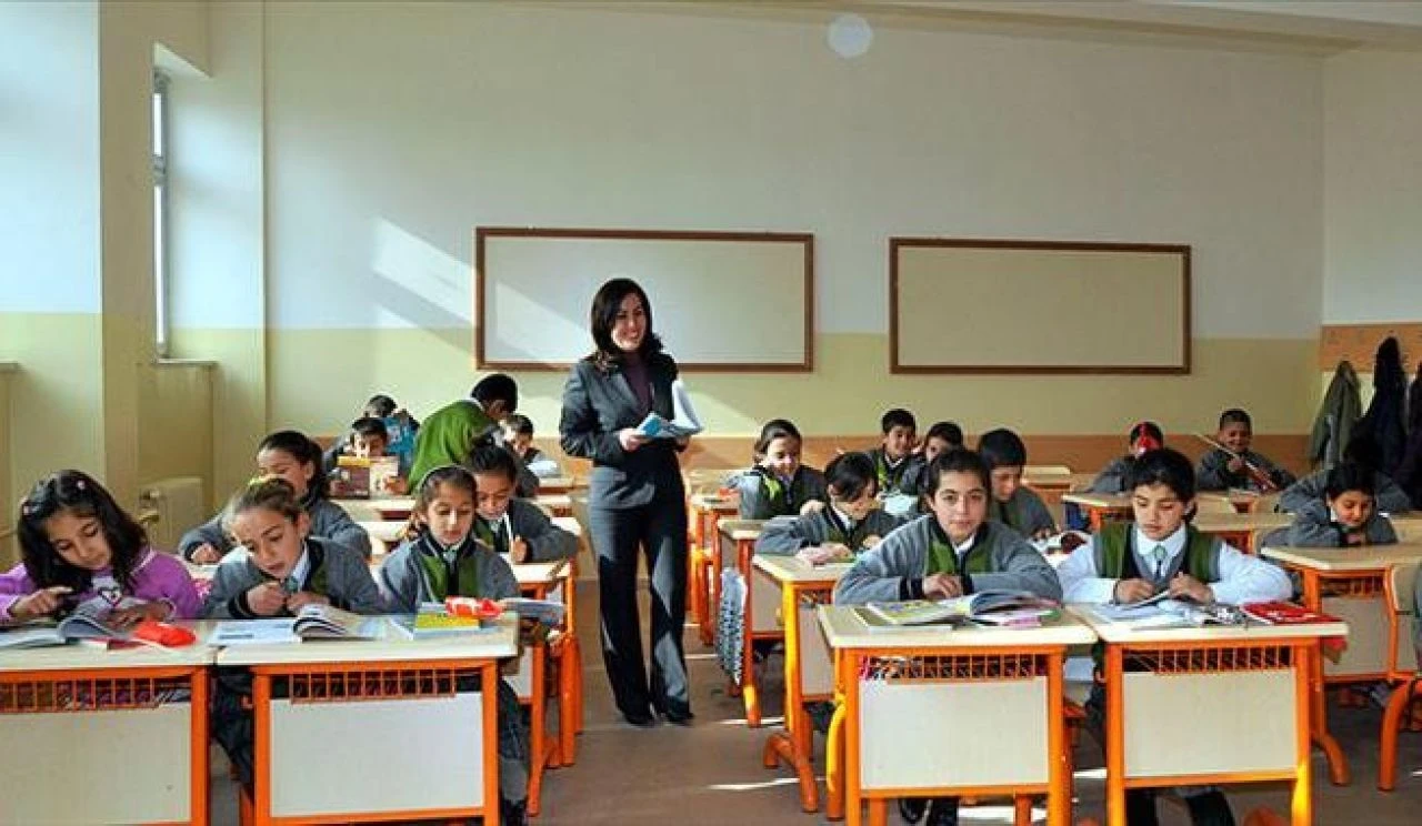 Özel okul fiyatları cep yakıyor! Uzmanlardan velilere kritik uyarı: O paraları ödemeyin