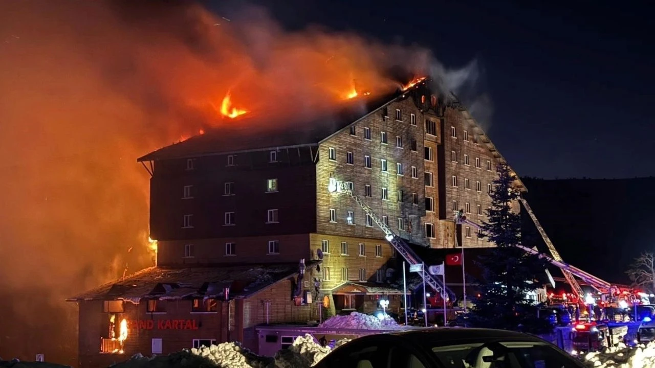 Facia yangın merdiveninden gelmiş! Oysa hayat kurtarması gerekiyordu - 1. Resim