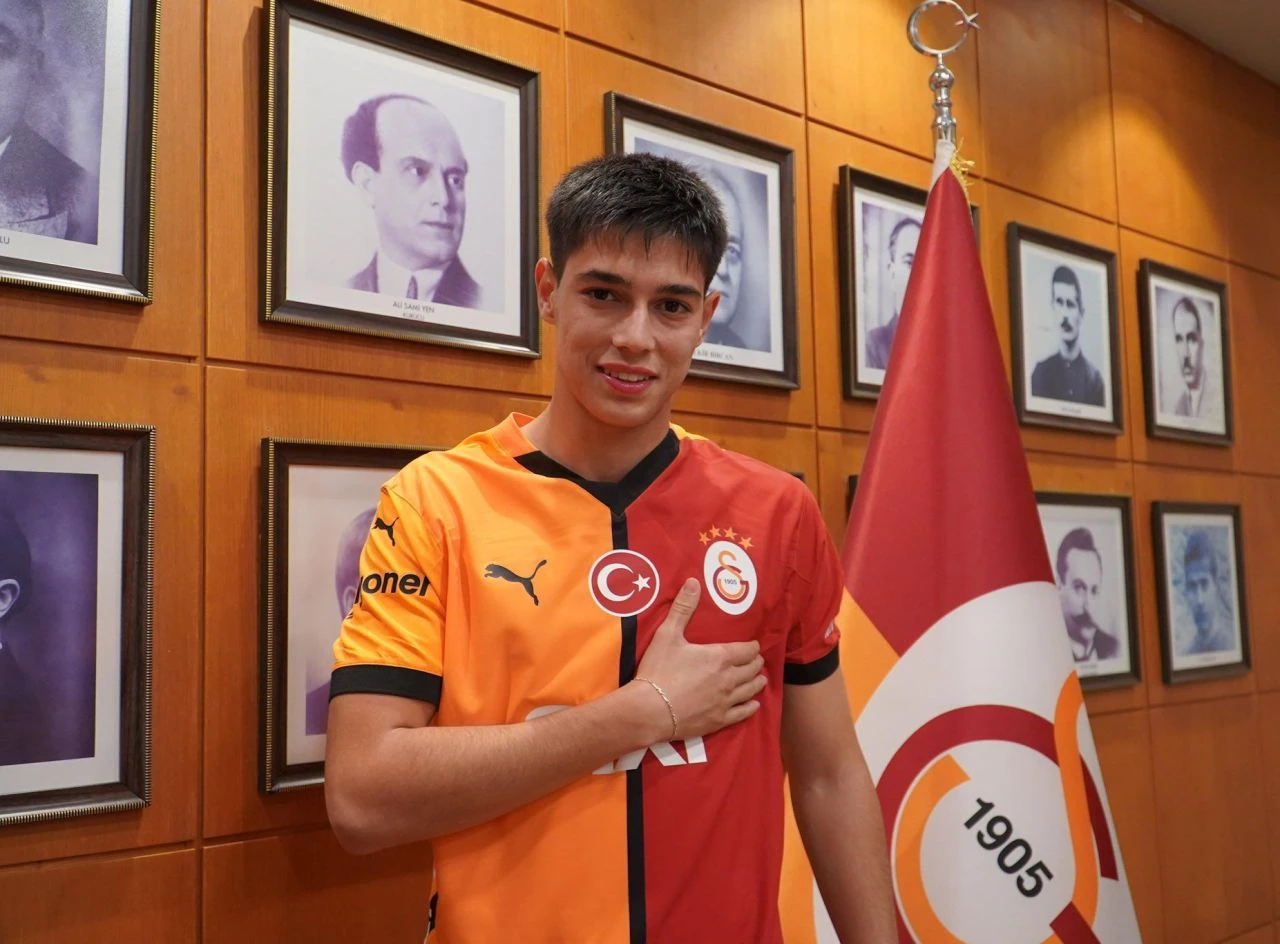 Galatasaray'da flaş ayrılık! Genç oyuncu kiralık gönderildi - 1. Resim