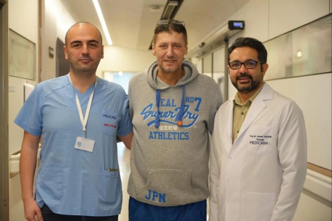 Halsizlik diye geçiştirmeyin... Hastaneye gitti, hayatının şokunu yaşadı - 3. Resim